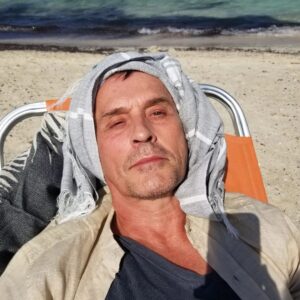 Robert Knepper Instagram - Sun in my eyes