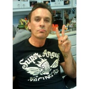 Robert Knepper Instagram - "Thank you" and peace to all who put together such great pics, art, videos, jokes and all the other schtuff.  Much appreciated! - Robert :::::::
#Regrann  from @dailyknepper - #the_robert_knepper_official #samuelsunday
#bts #heroes 
#samuelsullivan