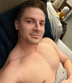 Robert Palmer Watkins Instagram - Who’s snuggled up and ready for the @twdworldbeyond series finale tonight?! @amc_tv @amcplus #lazysunday #chillin