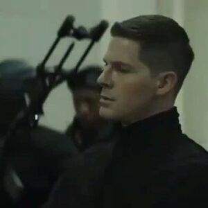 Robert Palmer Watkins Instagram - Lt. Frank Newton ain’t happy…Swipe right to see how we shot this epic explosion this season on @twdworldbeyond @amc_tv @amcthewalkingdead @feartwd @amcplus #bts #thewalkingdead #worldbeyond #LtFrankNewton #robertpalmerwatkins #stunts #actor #boom