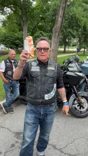 Robert Patrick Instagram - Covert operation “Dozer” is in effect… 
I will keep you updated 👀 

#RollingToRemember #RipDozer 

#secretmission #memorialday #boozefightersmc #mototrip #ashestoashes #harleydavidson
