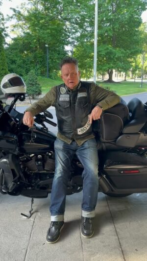 Robert Patrick Instagram - Day ?? 
Leaving Cleveland and headed to Washington, DC. Very excited to begin this leg of the journey and to have you all along for this ride. 🇺🇸

#RollingToRemember 

#amvets #ridetothewall #harleydavidson #roadglidelimited #mototrip #washingtondc