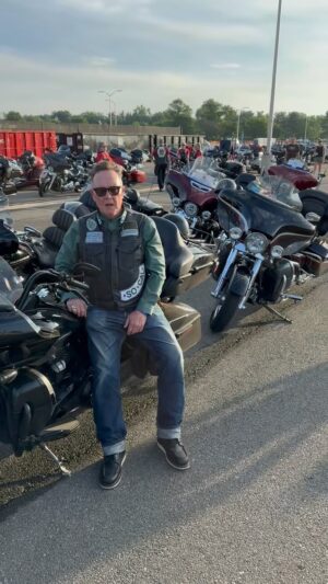 Robert Patrick Instagram - Today is the day! #RollingToRemember here we go 🇺🇸

#RTR2024 #rideforamerica #rollingthunder #amvets #harleydavidson #roadglidelimited