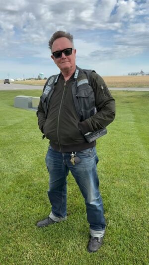 Robert Patrick Instagram - Day 20! Kansas! Did ya’ hear that trucker😂

#RollingToRemember #TheRideHome 🇺🇸

#roadtripusa #motorcycletrip #harleydavidson #roadglide #boozefightersmc