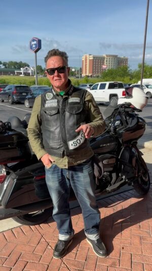 Robert Patrick Instagram - Day 19!! And thank you @frankgrillo1 😂

#RollingToRemember #theridehome 

#motorcycletrip #harleydavidson #roadglide #roadglidelimited #boozefightersmc #roadtripusa