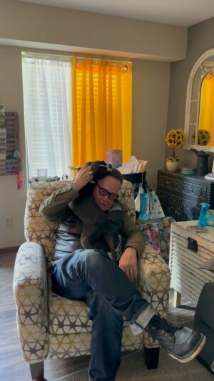 Robert Patrick Instagram - Made it to my Mama’s house. What a welcome. Wren saying Hello 😂

#rollingtoremember #rtr2024 #mototrip #harleydavidson #mymamaisthebest