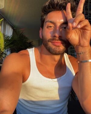 Robert Roldan Instagram - Just a reminder of the two most important things on this planet, in my opinion. To take care of them, always give them when it is right but always take them for yourself as well. It’s limited so...love your time. ✌🏽 swipe right 💫