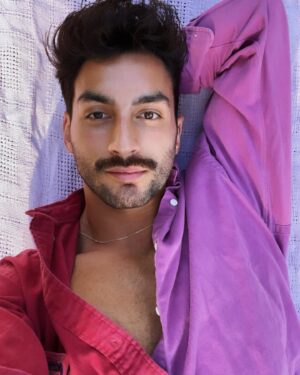 Robert Roldan Instagram - In my natural habitat....Pun intended. 🌻💫🌞🧘🏽‍♂️💆🏽‍♂️