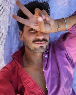 Robert Roldan Instagram - In my natural habitat....Pun intended. 🌻💫🌞🧘🏽‍♂️💆🏽‍♂️