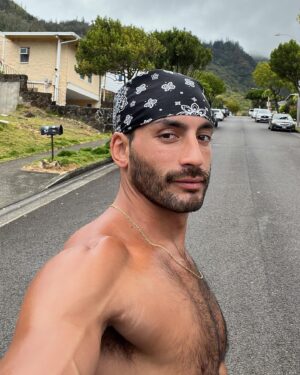 Robert Roldan Instagram - Memories from my NA‘ AU. 

Oahu July 2022. 🌺