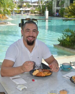 Robert Whittaker Instagram - Was able to switch gears the last week and spend some time with the family before coming home and preparing for war 👊🏽Big thanks to the @pullmanportdouglas for having us. We had an amazing time and can’t wait to do it again. #pullmanportdouglas