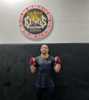 Robert Whittaker Instagram - It was a bit of a swim but I’m here. Feeling strong ! Big thanks to @beneildariush @kings_anaheim for opening the doors to me and my team 💪