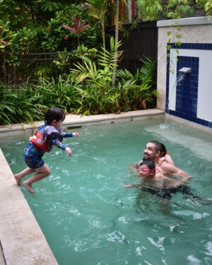 Robert Whittaker Instagram - Was able to switch gears the last week and spend some time with the family before coming home and preparing for war 👊🏽Big thanks to the @pullmanportdouglas for having us. We had an amazing time and can’t wait to do it again. #pullmanportdouglas