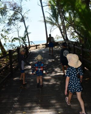 Robert Whittaker Instagram - Was able to switch gears the last week and spend some time with the family before coming home and preparing for war 👊🏽Big thanks to the @pullmanportdouglas for having us. We had an amazing time and can’t wait to do it again. #pullmanportdouglas