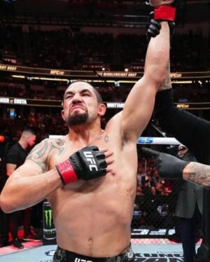 Robert Whittaker Instagram - Anaheim you were great, can’t wait to do it again. Thank you to my fans for all the love and support you send my way 👊🏽❤️