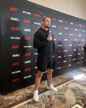 Robert Whittaker Instagram - Media Day done. Dialled in. 3 Days 👊🏽👊🏽

#ufc298 #ufc #ufcanz #letsgo