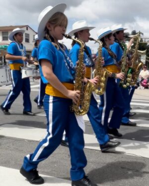 Roberta Blevins Instagram - Lakeside Rodeo Days Parade! Abbey was invited to perform with the Advanced Marching Band! She’s in beginning band and started learning the alto sax in September!

She worked sooooo hard on this and I am BEYOND PROUD of her for putting herself out there and trying something new and challenging. She LOVED it.

There is a reason our band has won Best Marching Band several times 🤩

Thank you all for being Abbey’s secret cheering section all these years. It’s means so much to us. 🥰

#marchingband #altosax #lakesiderodeo