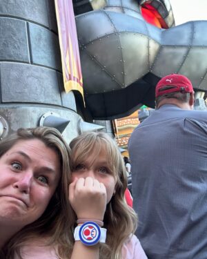 Roberta Blevins Instagram - A trip to @unistudios for Spring Break. I haven’t been since 1994. Nice upgrades. ⭐️ 🍄 🧱 🌱

#universalstudios #springbreak #momlife