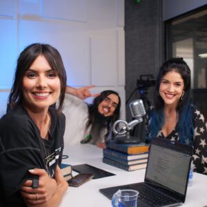 Roberta Medina Instagram - Aproveitando que hoje tem #TheTown, quero te lembrar da entrevista f*dástica com Roberta Medina que saiu lá no Canal da Me Poupe!. Ela é simplesmente a mente visionária por trás do Rock in Rio, do The Town e em breve do Lolapalooza também.

Acompanhe a jornada inspiradora de como transformar dívidas em um sucesso estrondoso e descubra as lições valiosas que moldaram o fenômeno do Rock in Rio.

É uma ótima pedida pra você ver neste fim de semana!

Faz assim, troca um episódio de série por um vídeo que vai enriquecer a sua mente... depois volta aqui e me conta o que você aprendeu.