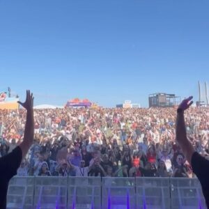 Roberta Medina Instagram - Rock in Rio Lisboa🎸🌍
Tarde de sonho❤️ Milhares ao rubro🤯 OBRIGADO a todos🤩 SOLD OUT!🔥

Sentimos a energia de cada uma das pessoas presentes, ficaram no nosso coração @rockinriolisboa 🫶⚡️

Obrigado à @sicoficial @sic.caras e @rfmportugal pelo carinho❤️ 

Obrigado #superbockdigitalstage @rockinriolisboa @superbock @robertamedinaalwayssmile @newsheet_pt @milkandblackdigital 🚀

Foi uma honra atuar pela segunda vez num dos maiores Festivais de Música e Entretenimento 🇵🇹🎸

A BANG Summer Tour 2024 começa agora em força de Norte a Sul e Ilhas🇵🇹 Contamos convosco!!! Até breve família 🫶

🌐 @dohitsagency

—
—

#djskisskissbangbang #KKBB #kisskissbangbang #dj #stage #festival #club #music #viral #fyp #brasil #reelsportugal #rockinriolisboa #rockinrio #superbock #kisskiss #bangbang #lisboa #portugal
