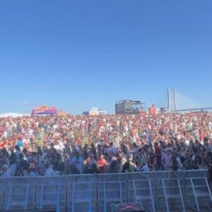 Roberta Medina Instagram - Rock in Rio Lisboa🎸🌍
Tarde de sonho❤️ Milhares ao rubro🤯 OBRIGADO a todos🤩 SOLD OUT!🔥

Sentimos a energia de cada uma das pessoas presentes, ficaram no nosso coração @rockinriolisboa 🫶⚡️

Obrigado à @sicoficial @sic.caras e @rfmportugal pelo carinho❤️ 

Obrigado #superbockdigitalstage @rockinriolisboa @superbock @robertamedinaalwayssmile @newsheet_pt @milkandblackdigital 🚀

Foi uma honra atuar pela segunda vez num dos maiores Festivais de Música e Entretenimento 🇵🇹🎸

A BANG Summer Tour 2024 começa agora em força de Norte a Sul e Ilhas🇵🇹 Contamos convosco!!! Até breve família 🫶

🌐 @dohitsagency

—
—

#djskisskissbangbang #KKBB #kisskissbangbang #dj #stage #festival #club #music #viral #fyp #brasil #reelsportugal #rockinriolisboa #rockinrio #superbock #kisskiss #bangbang #lisboa #portugal