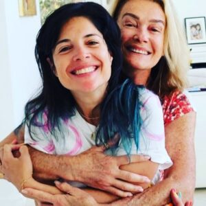 Roberta Medina Instagram - Feliz dia da(s) Mãe(s)! 🥰❤️❤️🥰 #amor #entrega #plenitude #gratidao #édifícilparacarambamaséamelhorcoisadomundo 😁🥰