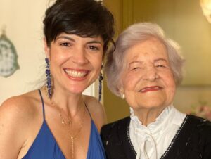 Roberta Medina Instagram - Obrigada por nos guiar e iluminar com sabedoria e amor ❤️ Obrigada pela família linda que construiu, une e alimenta diariamente ❤️ Te amo Vó! A fasquia subiu, 100 Anos! ☀️☀️☀️❤️❤️❤️🥰🥰🥰