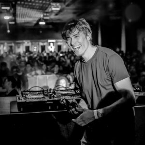 Roberto Cox Instagram - 🎧 ¡FECHAS EN SANTIAGO!
📍 Sábado 15 de junio - Fiesta @geminiscl_ - Farellones
📍 Sábado 15 de junio - @candelariabar - Vitacura
🥳 Vamos a armar un fiestón.