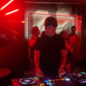 Roberto Cox Instagram - 🎧 ¡NUEVAS FECHAS!
📌 Vie 23/02 - Viña del Mar en @the.office.cl 
📌 Sab 24/02 - Maitencillo - Evento privado
📌 Dom 25/02 - Santiago en @opensunsetcl 
📌 Sab 09/03 - Concepción en @privilege.cl 
📌 Sab 16/03 - Melipilla en @miniroom.cl 
👀 Pronto más novedades.