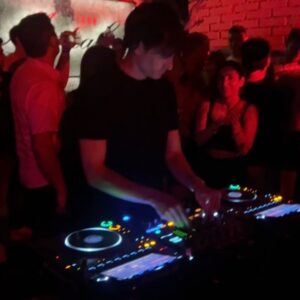 Roberto Cox Instagram - 🎧 ¡NUEVAS FECHAS!
📌 Vie 23/02 - Viña del Mar en @the.office.cl 
📌 Sab 24/02 - Maitencillo - Evento privado
📌 Dom 25/02 - Santiago en @opensunsetcl 
📌 Sab 09/03 - Concepción en @privilege.cl 
📌 Sab 16/03 - Melipilla en @miniroom.cl 
👀 Pronto más novedades.