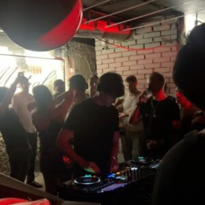 Roberto Cox Instagram - 🎧 ¡NUEVAS FECHAS!
📌 Vie 23/02 - Viña del Mar en @the.office.cl 
📌 Sab 24/02 - Maitencillo - Evento privado
📌 Dom 25/02 - Santiago en @opensunsetcl 
📌 Sab 09/03 - Concepción en @privilege.cl 
📌 Sab 16/03 - Melipilla en @miniroom.cl 
👀 Pronto más novedades.