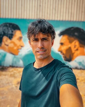 Roberto Cox Instagram - 🇦🇷 ¡Qué lindo ea Rosario! Hermosa ciudad al borde del Paraná.
⚽️ Tierra de Messi, el Loco Bielsa, Fito y el Negro Fontanarrosa.
🙄 El mito cuenta que en esta ciudad están las mujeres más lindas del país. No lo digo yo, lo dice la mitología popular. 🤷🏻‍♂️
🎥 Yo sólo fui por trabajo y me tocó visitar los estudios de @teleferosario para hablar sobre la muerte de Sebastián Piñera.
👉 ¿Qué saben de Rosario? Los leo 👀