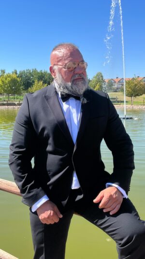 Roberto García Ruiz Instagram - La elegancia es un equilibrio entre sencillez, pulcritud, espontaneidad y distinción. 
@jp1880espana 
Tallas desde L hasta 8XL.
Camisa: 796706200
Blazer esmoquin: 709434100
Pantalón esmoquin: 709432100
Pajarita: 809044130

#jp1880 #jp1880españa #modahombreespaña #modahombretallagrande #modamasculina #modamasculinaplussize #forrealmenonly