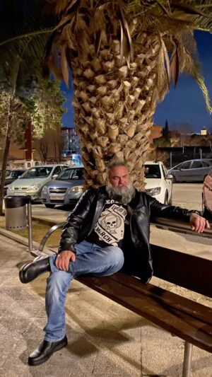 Roberto García Ruiz Instagram - Por fin una marca con cientos de prendas modernas, con calidad y muy, muy cómodas...con tallas hasta 8XL... Recomendadisimo. Por cierto, la blazer es de sobresaliente...me encanta!!! Todas mis prendas en estas fotos son de @jp1880espana #jp1880españa #hombresjp1880 Y este es el enlace de mis prendas:
https://jp1880.social/rober_dragos