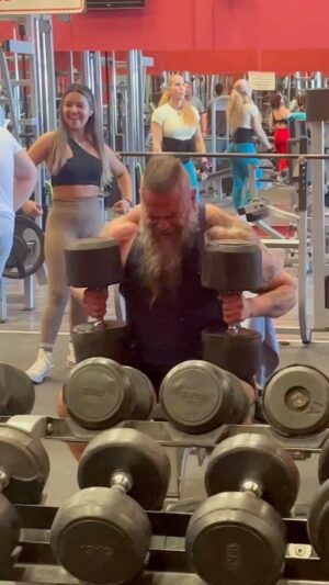 Roberto García Ruiz Instagram - #chestworkout