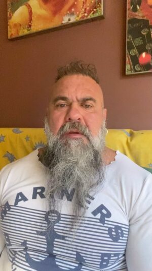 Roberto García Ruiz Instagram - Si te interesa saber acerca de esta serie no dudes en contactar conmigo y te contaré todos Los detalles gustoso. Mi correo es robertogarciaactor@gmail.com Confío plenamente en que será todo un éxito. Un abrazo enorme 🤗🙏🙏 #guion #productora #inversores #productoraaudiovisual