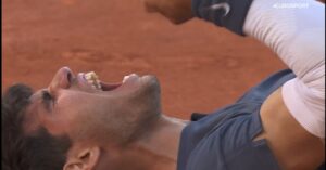 Roberto Leal Instagram - Increíble lo tuyo, @carlitosalcarazz. Viva la tierra que te parió 🎾 #rolandgarros