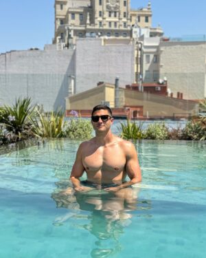 Roberto Portales Instagram - Buena Vida, Vida Buena 🇪🇸 #madrid #rooftop #pool #relax #spain #travel