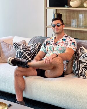 Roberto Portales Instagram - Bring out the summer colors 😎 #summervibes #mensstyle #colorful #lifestyle #summer