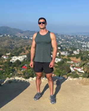 Roberto Portales Instagram - Hiking Season ☀️ #runyoncanyon #cardio #fitness #hiking #hike