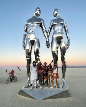 Roberto Urbina Instagram - Burning Man 2022 🔥❤️‍🔥)’( ❤️‍🔥🔥 No hay mucho más por decir de este lugar que no se haya dicho. Gracias a toda mi familia de @tierra.bomba por esta experiencia mágica! 💫Especialmente a @mariqpinto y @rinconnegrita por su esmero, pero sobretodo, por la amistad tan linda que nos une y la comunidad que han construido. Solo amor incondicional y gratitud para esta familia  excepcional. ♥️❤️‍🔥🔥 Algo muy especial para mi fue poder haber tocado por primera vez en este lugar tan cercano a mi corazón! 🎶💃🏼🕺🏽

Not much to add to what already has been said about Burning Man. Gratitude and love for each and everyone that made this year so special.  #burningman