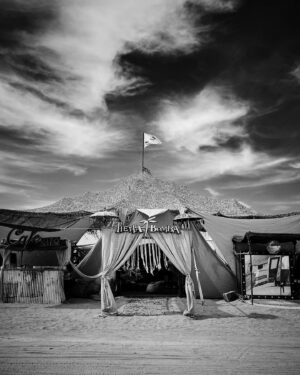 Roberto Urbina Instagram - Burning Man 2022 🔥❤️‍🔥)’( ❤️‍🔥🔥 No hay mucho más por decir de este lugar que no se haya dicho. Gracias a toda mi familia de @tierra.bomba por esta experiencia mágica! 💫Especialmente a @mariqpinto y @rinconnegrita por su esmero, pero sobretodo, por la amistad tan linda que nos une y la comunidad que han construido. Solo amor incondicional y gratitud para esta familia  excepcional. ♥️❤️‍🔥🔥 Algo muy especial para mi fue poder haber tocado por primera vez en este lugar tan cercano a mi corazón! 🎶💃🏼🕺🏽

Not much to add to what already has been said about Burning Man. Gratitude and love for each and everyone that made this year so special.  #burningman