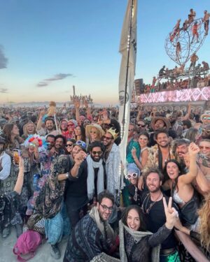 Roberto Urbina Instagram - Burning Man 2022 🔥❤️‍🔥)’( ❤️‍🔥🔥 No hay mucho más por decir de este lugar que no se haya dicho. Gracias a toda mi familia de @tierra.bomba por esta experiencia mágica! 💫Especialmente a @mariqpinto y @rinconnegrita por su esmero, pero sobretodo, por la amistad tan linda que nos une y la comunidad que han construido. Solo amor incondicional y gratitud para esta familia  excepcional. ♥️❤️‍🔥🔥 Algo muy especial para mi fue poder haber tocado por primera vez en este lugar tan cercano a mi corazón! 🎶💃🏼🕺🏽

Not much to add to what already has been said about Burning Man. Gratitude and love for each and everyone that made this year so special.  #burningman