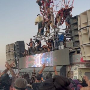 Roberto Urbina Instagram - Burning Man 2022 🔥❤️‍🔥)’( ❤️‍🔥🔥 No hay mucho más por decir de este lugar que no se haya dicho. Gracias a toda mi familia de @tierra.bomba por esta experiencia mágica! 💫Especialmente a @mariqpinto y @rinconnegrita por su esmero, pero sobretodo, por la amistad tan linda que nos une y la comunidad que han construido. Solo amor incondicional y gratitud para esta familia  excepcional. ♥️❤️‍🔥🔥 Algo muy especial para mi fue poder haber tocado por primera vez en este lugar tan cercano a mi corazón! 🎶💃🏼🕺🏽

Not much to add to what already has been said about Burning Man. Gratitude and love for each and everyone that made this year so special.  #burningman
