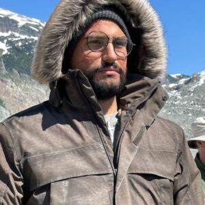 Roberto Urbina Instagram - 5 años, incontables recuerdos, familia nueva.  Después de 4 temporadas, es hora de cerrar este hermoso ciclo llamado Snowpiercer. A todos los que hicieron posible este proyecto GRACIAS! También a todos los que nos acompañaron en el camino! El tren llegó a su estación. Good riddance Javi y gracias por todo! 

After 4 seasons and 5 years of growing and learning with this amazing group of humans, it is time to say farewell to Snowpiercer! THANK YOU to everyone that made this project so special during this time! And to everyone that tuned in!! I now have a new family! Good riddance! Forever in my heart. ❤️🚊❄️ #snowpiercer #s4