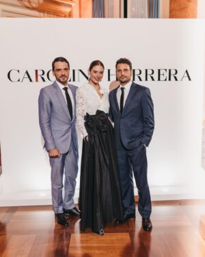 Roberto Urbina Instagram - Celebrando la navidad con @carolinaherrera #carolinaherrera

📸: @sebastiangcardone