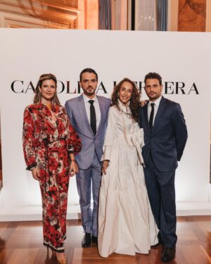Roberto Urbina Instagram - Celebrando la navidad con @carolinaherrera #carolinaherrera

📸: @sebastiangcardone