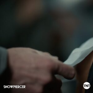 Roberto Urbina Instagram - New episode tonight on @tntdrama Mañana nuevo capítulo de @snowpiercertv por @netflixlat ❄️ 🚊