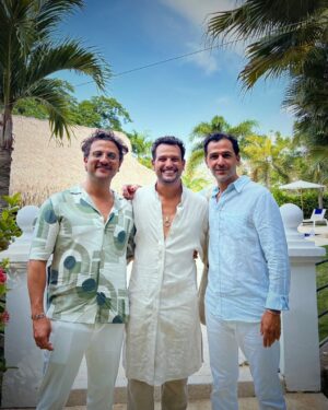 Roberto Urbina Instagram - Hermanos.