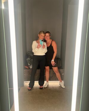 Robi Ludwig Instagram - Thank you @mindie.barnett for introducing me to the unbelievable @bathhouse experience. If you’re in the New York City you’re definitely going to want to ck this place out.  They offer the best massages ever!

#bathhouse #selfcare #spaday #wellness #friendshipgoals #nyc #drrobiludwig #nyc